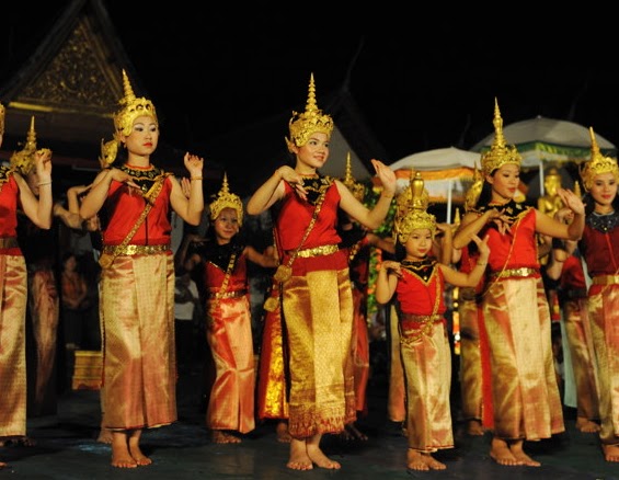 Fon Nang Keo (ຟ້ອນນາງແກ້ວ): A Dance That Carries Quiet Strength