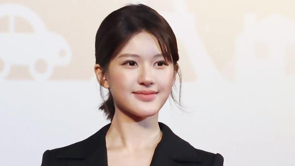 Fans Push Back with #KUMediaExposed Over Zhao Lusi’s Treatment